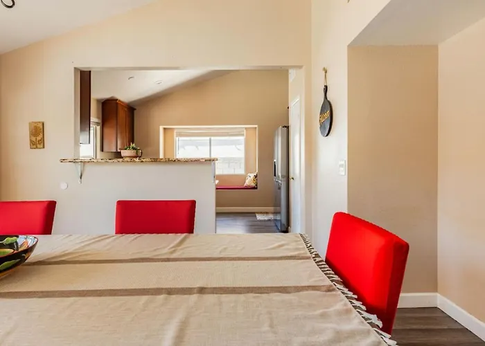 3b With Pool For Groups Near Stadium And Entertainment Holiday home