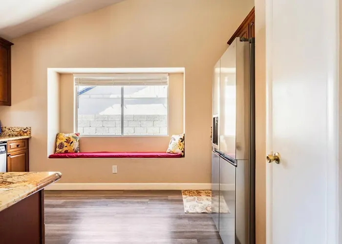 3b With Pool For Groups Near Stadium And Entertainment Holiday home Glendale