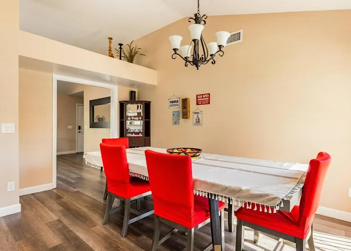 3b With Pool For Groups Near Stadium And Entertainment Holiday home