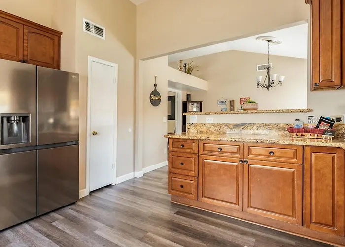 3b With Pool For Groups Near Stadium And Entertainment Holiday home Glendale