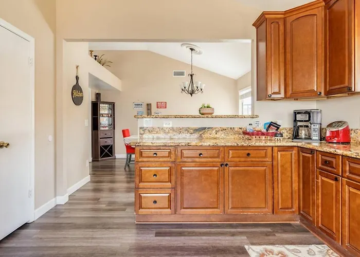3b With Pool For Groups Near Stadium And Entertainment Holiday home Glendale