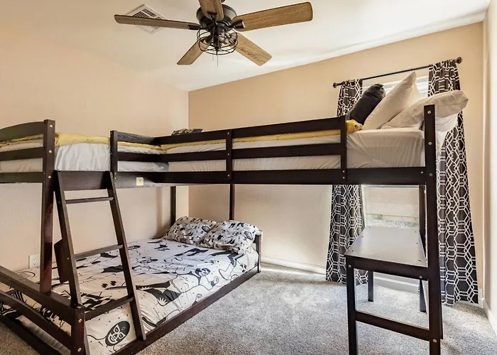 3b With Pool For Groups Near Stadium And Entertainment Holiday home