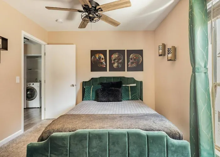 3b With Pool For Groups Near Stadium And Entertainment Holiday home *