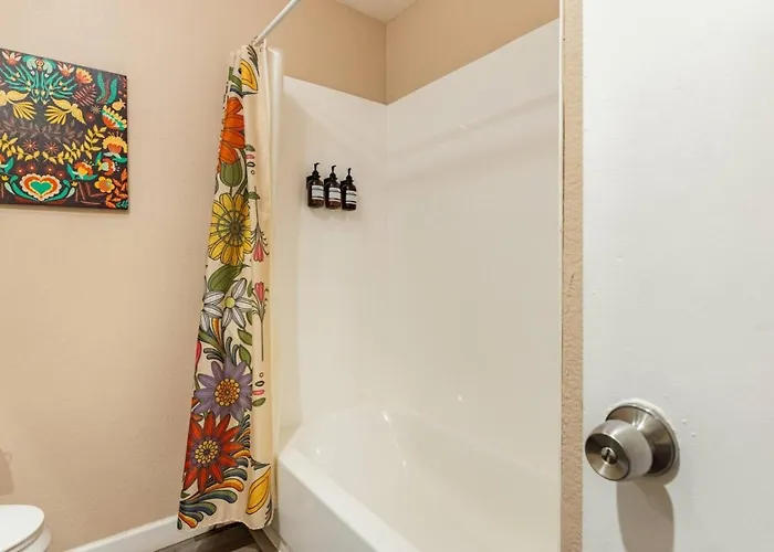 3b With Pool For Groups Near Stadium And Entertainment Holiday home Glendale