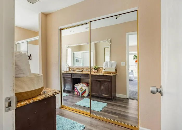 3b With Pool For Groups Near Stadium And Entertainment Holiday home *