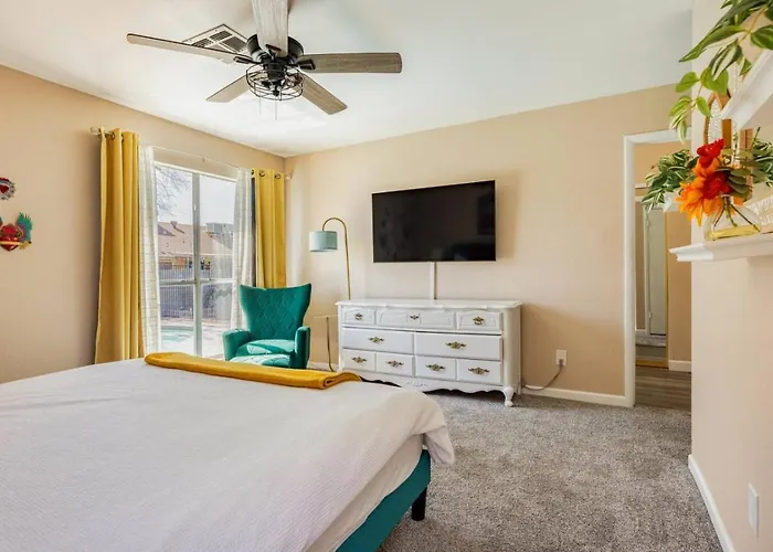 3b With Pool For Groups Near Stadium And Entertainment Holiday home *