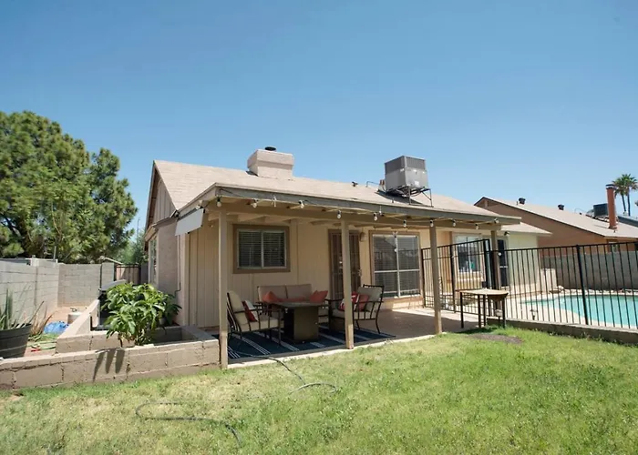 3b With Pool For Groups Near Stadium And Entertainment Holiday home *